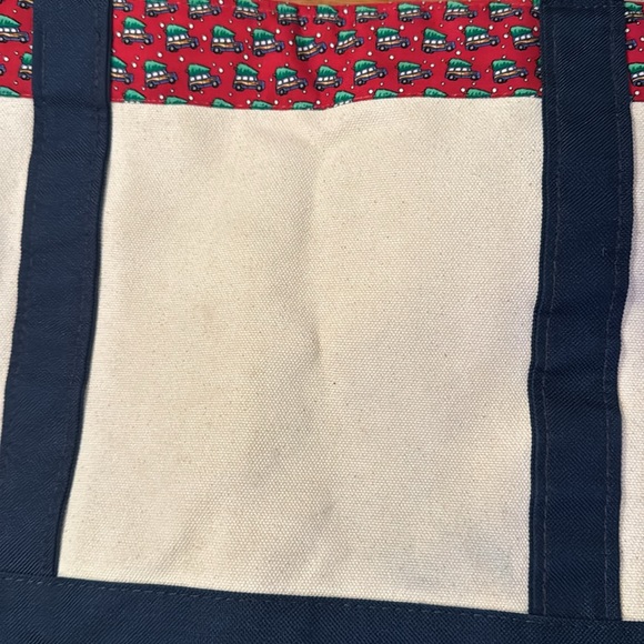 Christmas 🛻 🌲 tote by Vineyard Vines. Used. - Picture 10 of 16